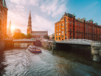 AHOI! Maritime Auszeit in Hamburg inkl. Hafenrundfahrt mitten auf der Elbe - 3 Tage 