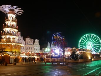 Rostocker Weihnachtsmarkt- Glühweinduft und Lichtzauber 