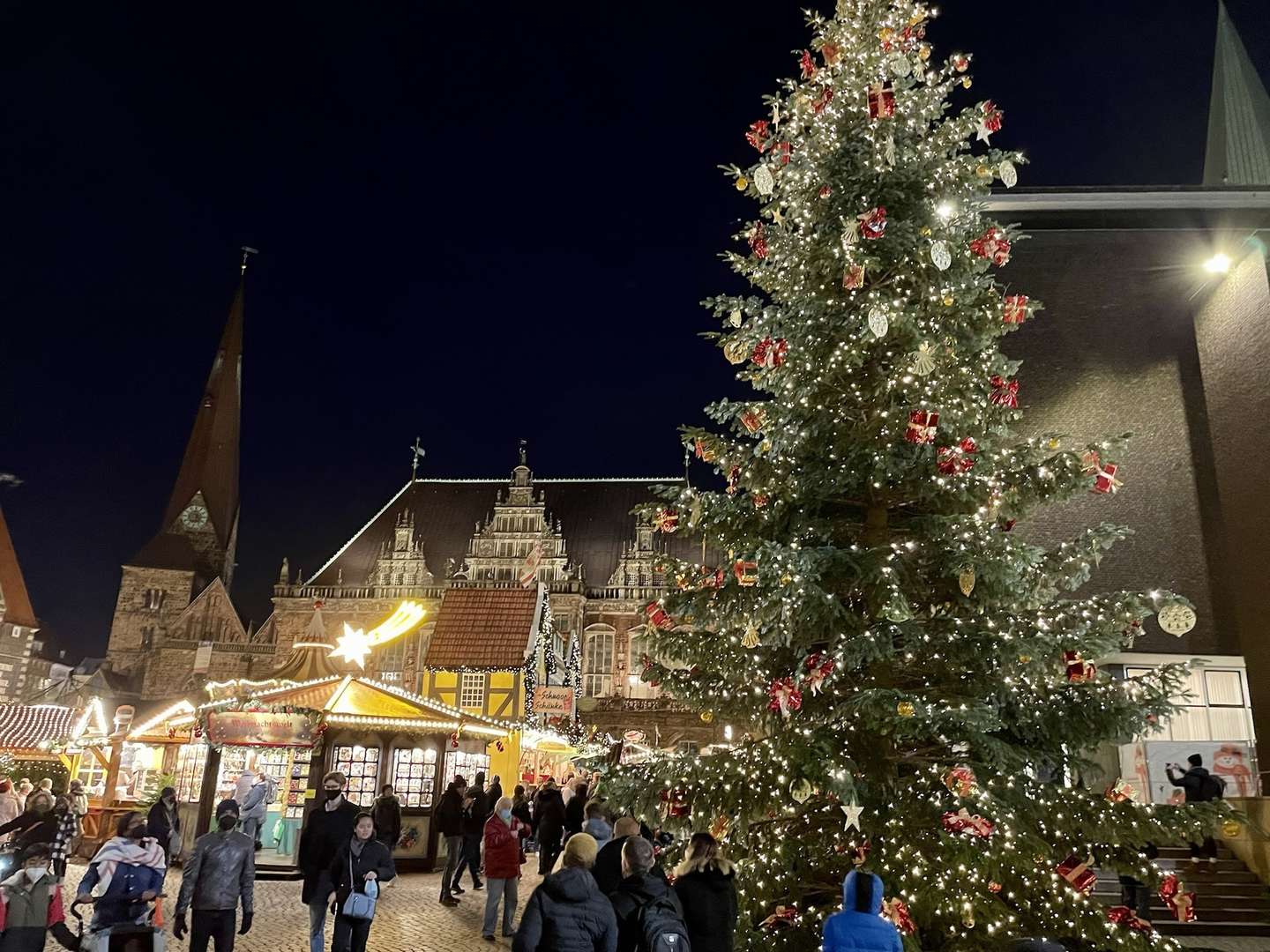 CELEBRATE, EAT & SLEEP!  Silvester 2025 in Bremen 