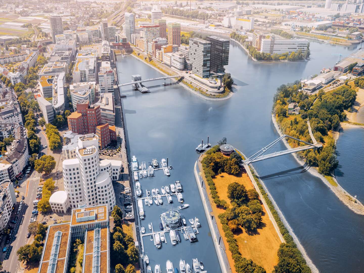 Düsseldorf hoch hinaus - 4 Tage Kurzurlaub am Hafen