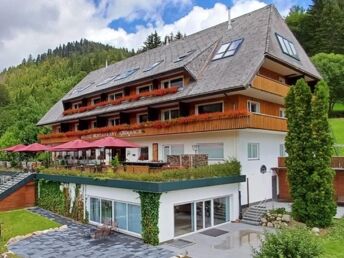 Kuschelstunden zu Zweit im romantischen Schwarzwald - 5 Tage mit Therme & Candle Light Diner