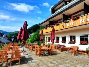 Kuschelstunden zu Zweit im romantischen Schwarzwald - 5 Tage mit Therme & Candle Light Diner