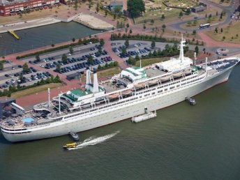 Kurzurlaub auf einem ehemaligen Kreuzfahrtschiff in Rotterdam 3 Nächte