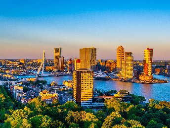 Kurzurlaub auf einem ehemaligen Kreuzfahrtschiff in Rotterdam 3 Nächte