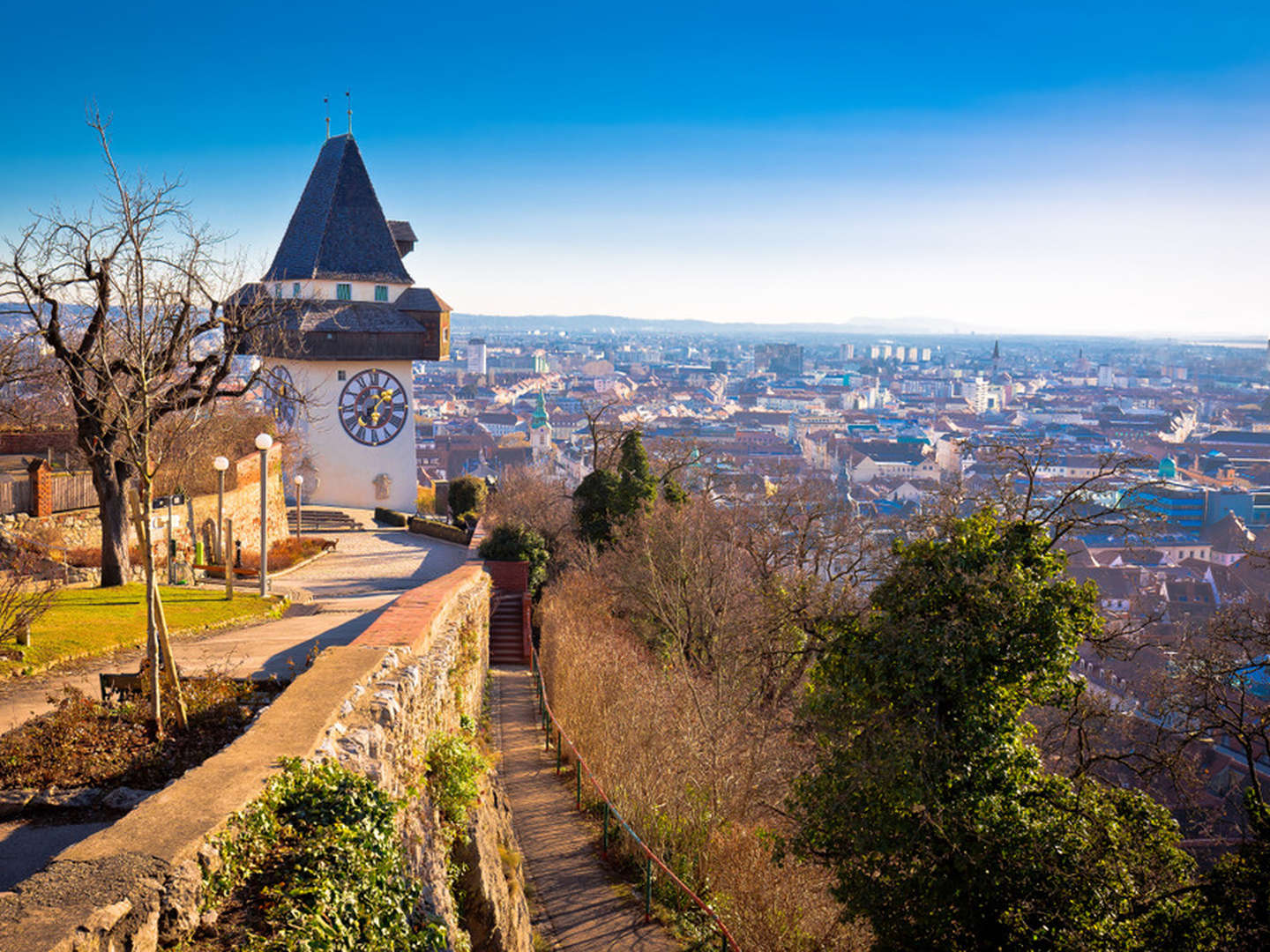 Steirische Landeshauptstadt Graz entdecken mit Schlossbergbahn & Altstadtrundgang