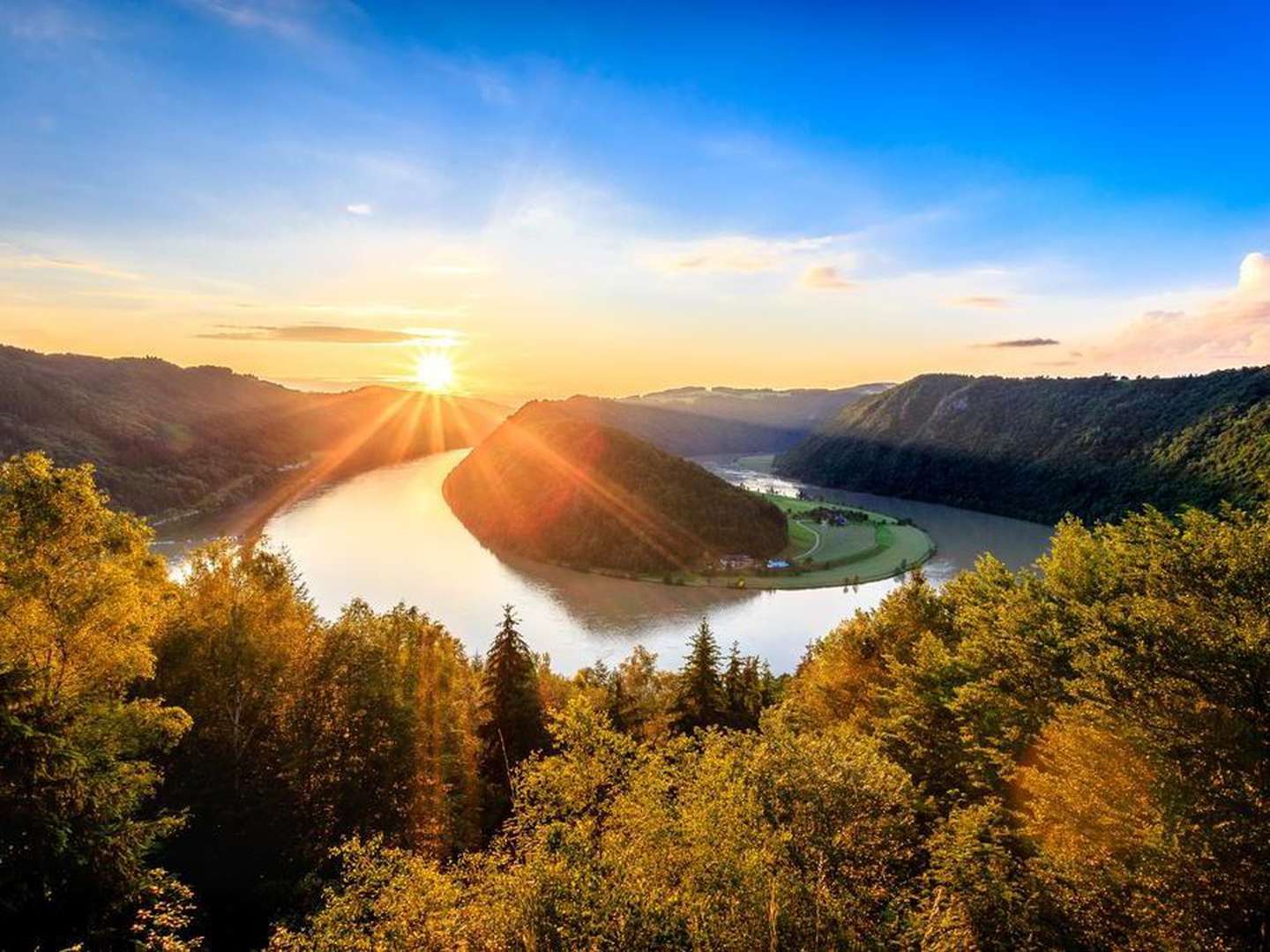 4=3 Goldener Herbst im oberösterreichischen Donauraum mit Massage & geführte Wanderung