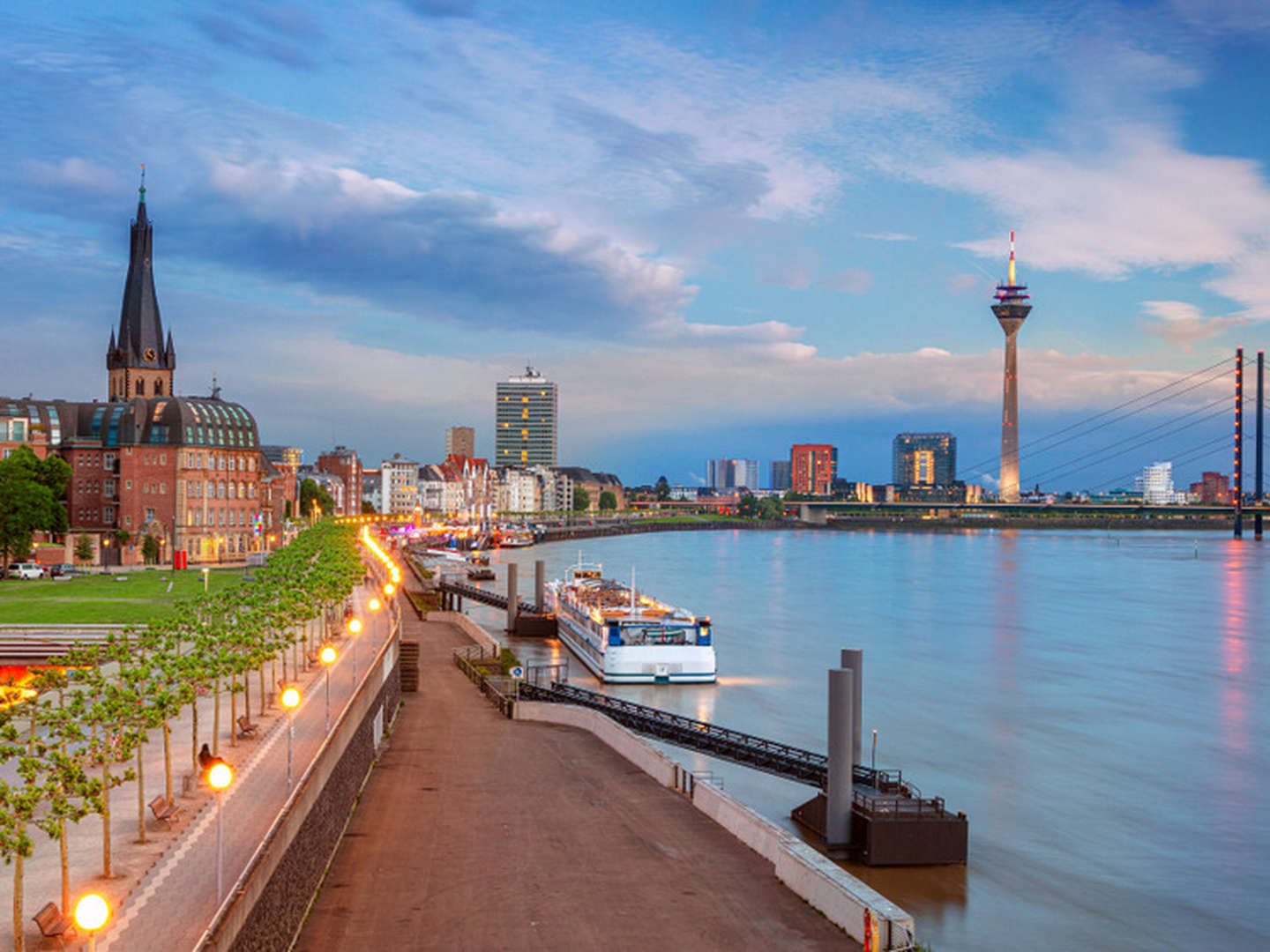 3 Tage Kurzurlaub in Düsseldorf am Rhein