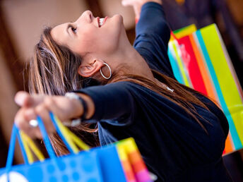 Bunte Vielfalt in der Tüte - Shopping im Outlet inkl. 4-Gang-Menü  2