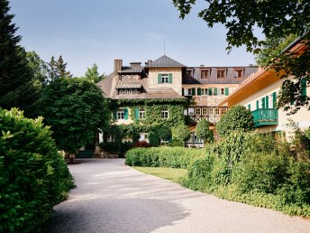 Königliches Flair & Seepanorama im englischen Herrenhaus direkt am Wolfgangsee | 1 Nacht