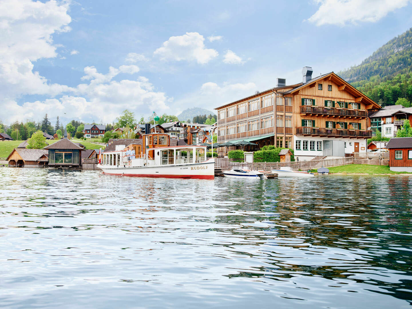 Weitblick über den See und entspanntes Wohlfühlen | Kurzurlaub am Grundlsee 3 Nächte