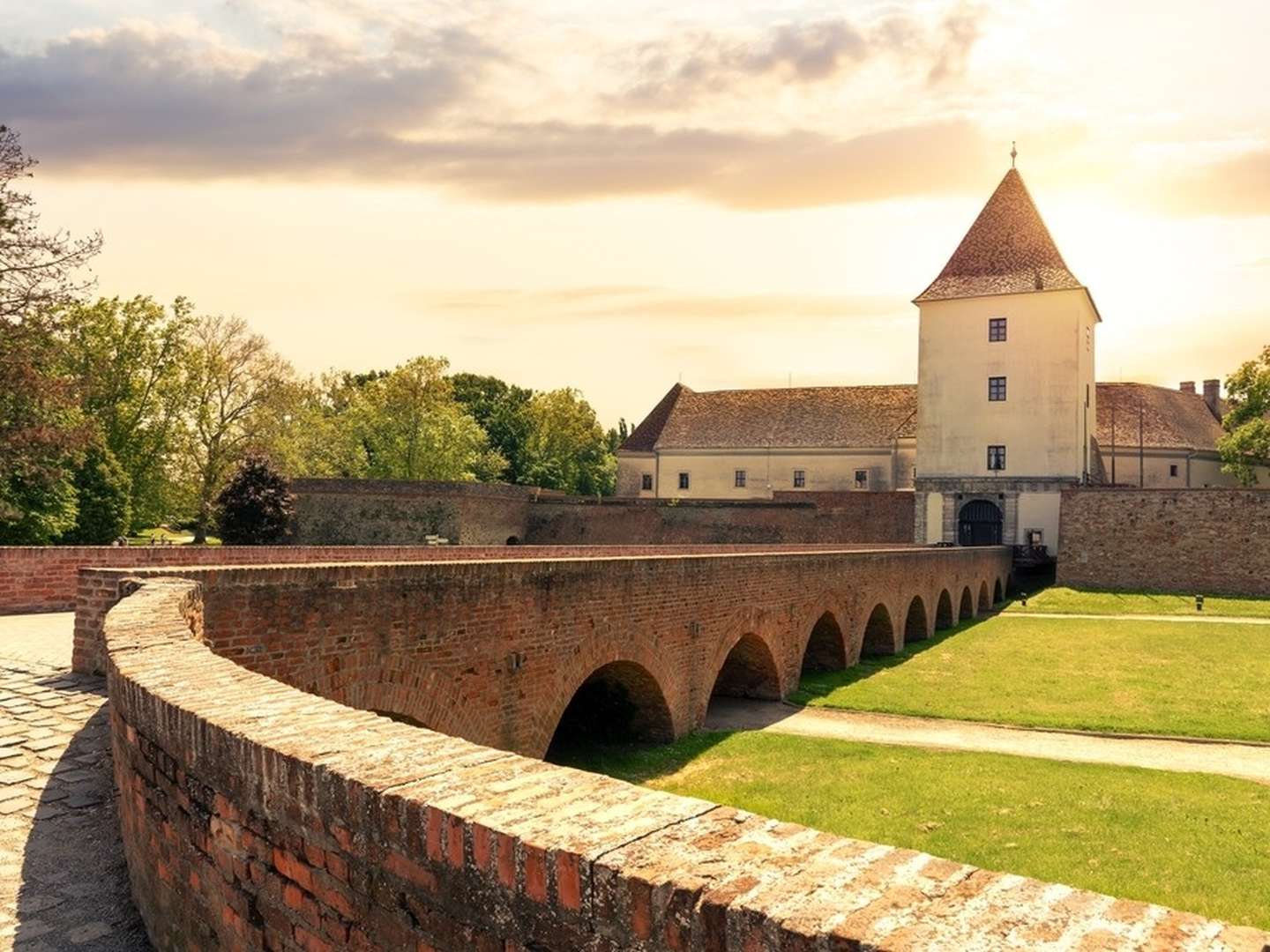 Romantikurlaub in Sárvár mit Therme & Halbpension | 2 Nächte