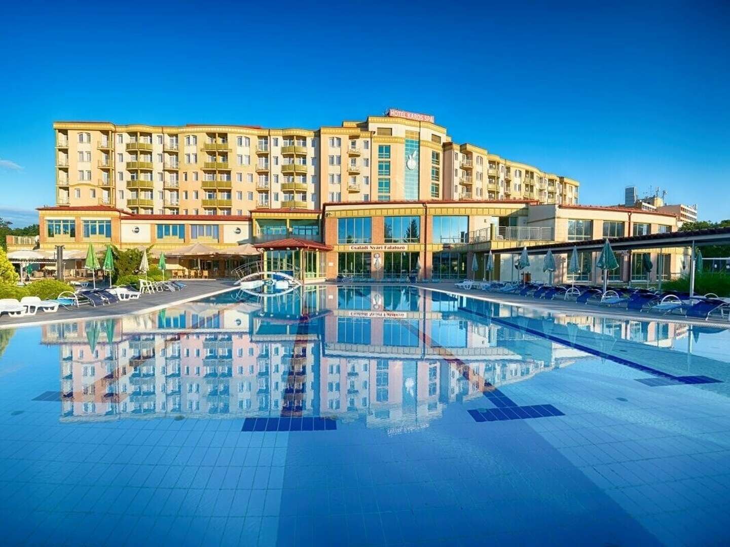 Erleben, Lächeln & Entspannen im Karos SPA Hotel inkl. Halbpension & Erfrischungsmassagen | 7 Nächte