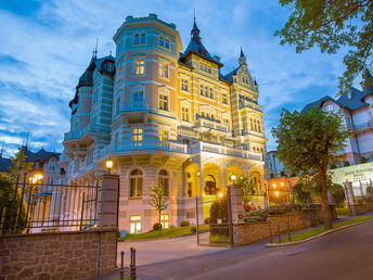 Erholungstage mit Halbpension im Savoy Westend Hotel / 3 Tage 