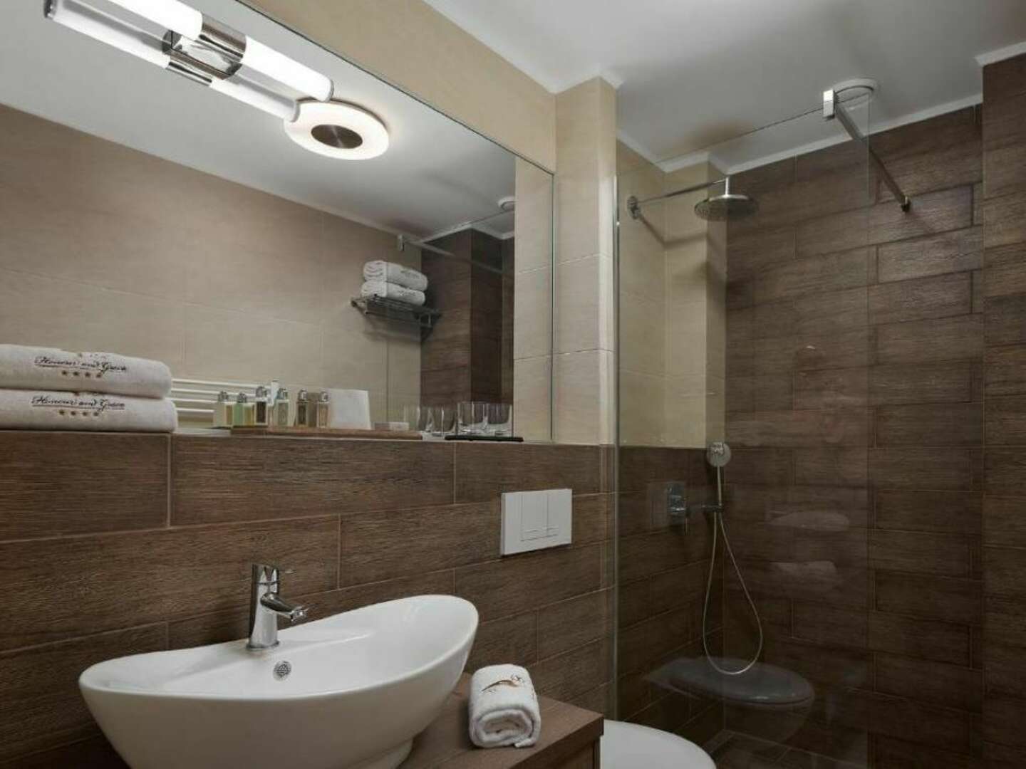 Luxusunterkunft mit Privat-Wellness im Waldhotel Honour and Grace - 2 Nächte									  