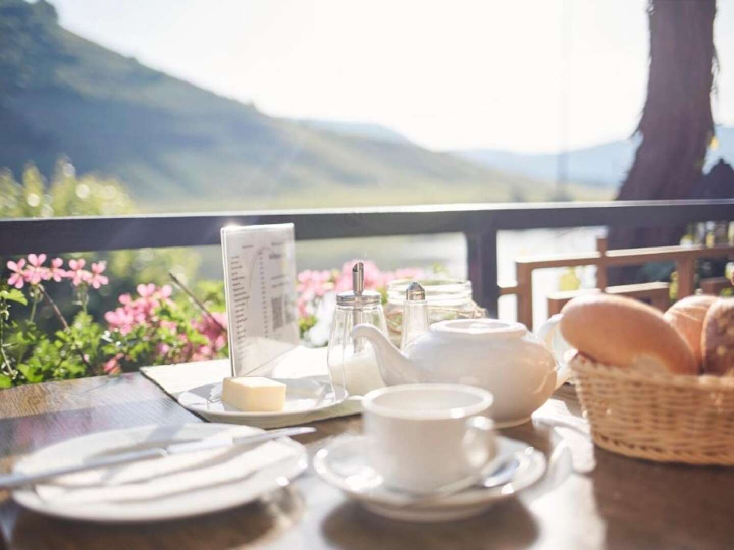 8 Tage Aktivurlaub: Entspannung am Flussufer der Mosel und Verwöhnzeit in der Vulkaneifel Therme