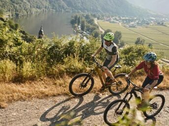 4 Tage Aktivurlaub: Entspannung am Flussufer der Mosel und Verwöhnzeit in der Vulkaneifel Therme ´25