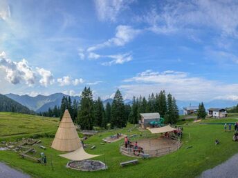 Pfotenglück im Laternsertal | Urlaub mit Hund im JUFA Hotel Laterns***s | 6 Nächte  