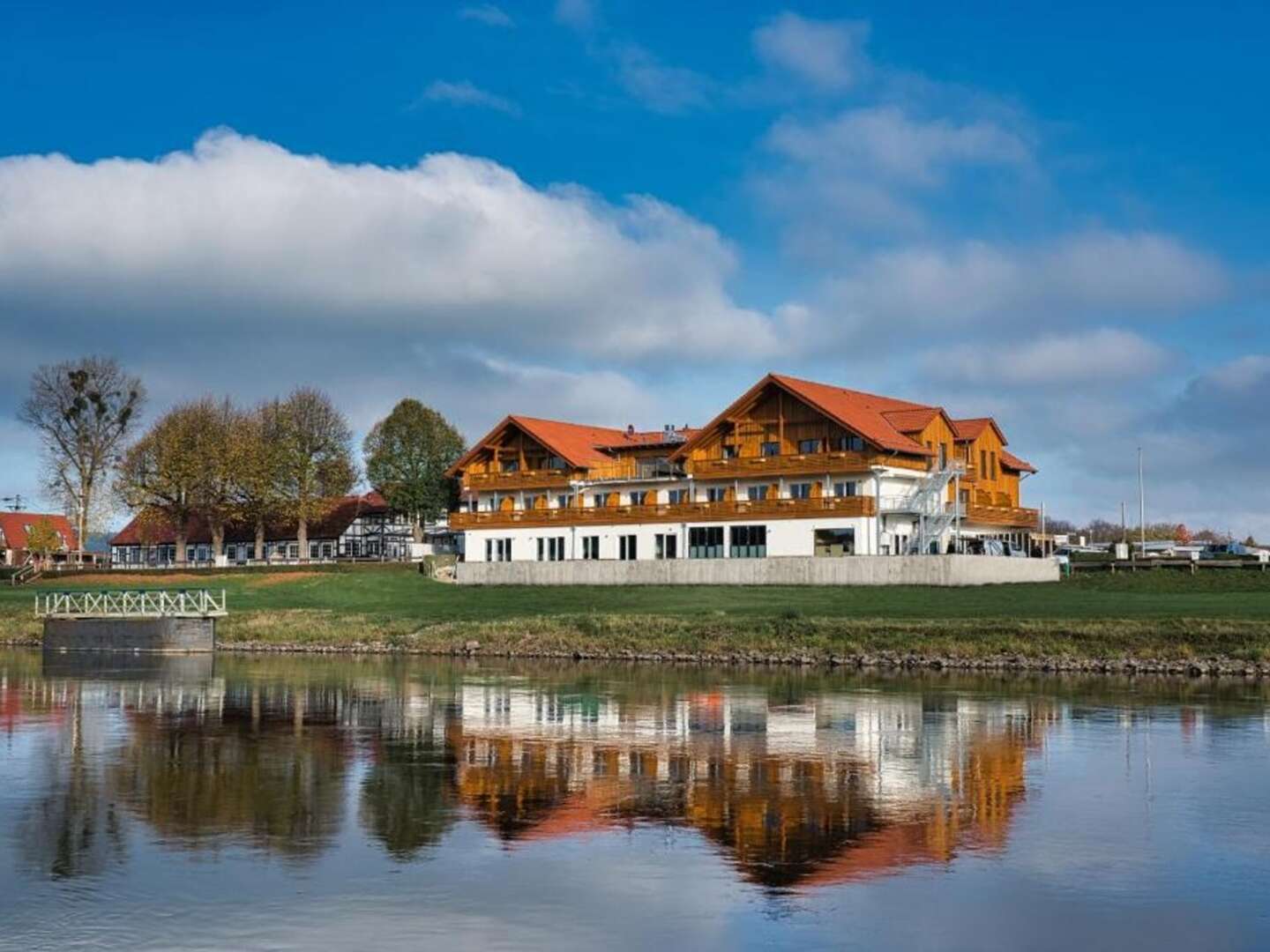 Romantischer Urlaub am Wasser- 6 Tage an der Weser & am Weserradweg    