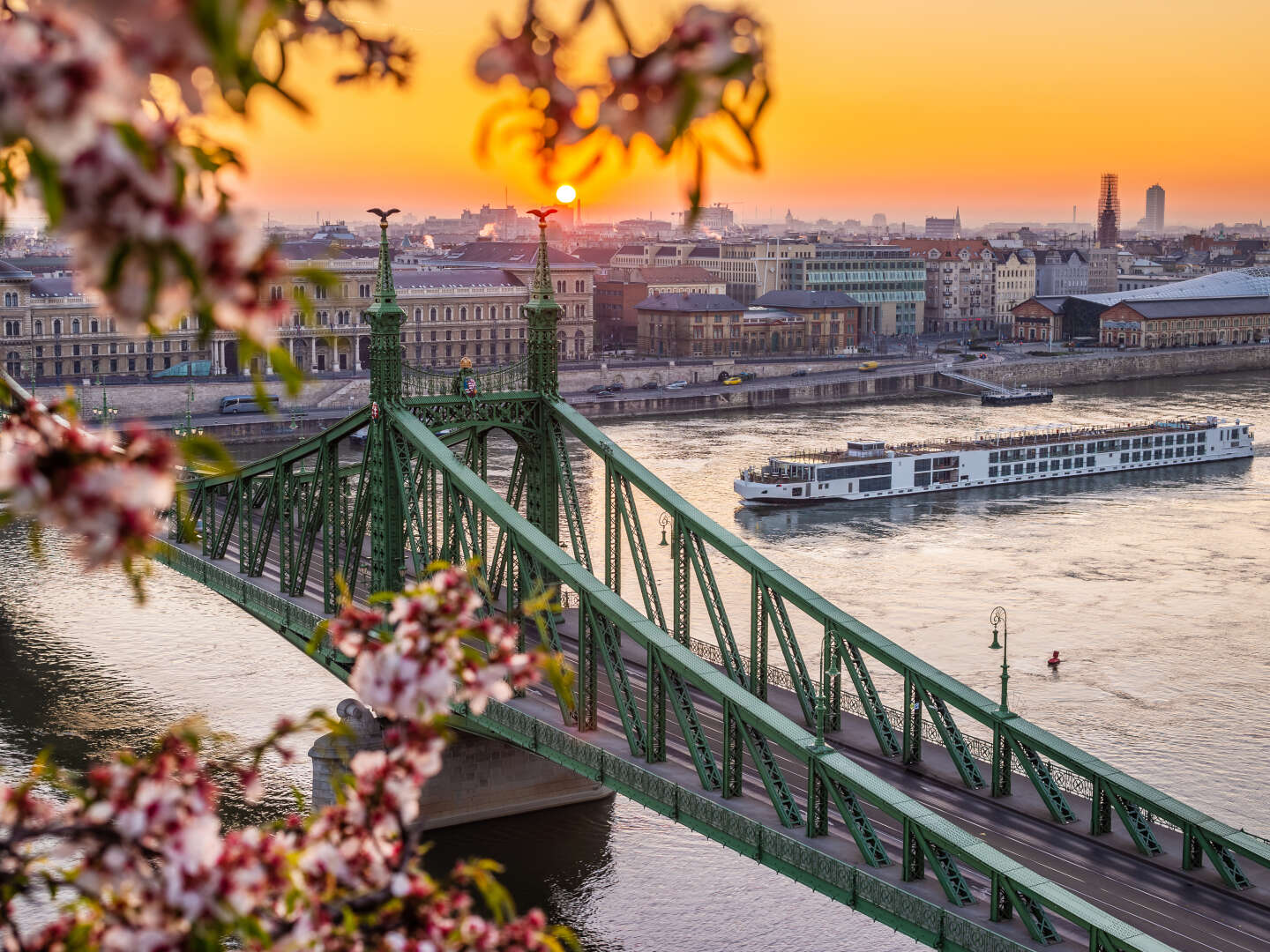 Schiff Ahoi - Kreuzfahrt von Wien bis Kalocsa & Budapest im Oktober