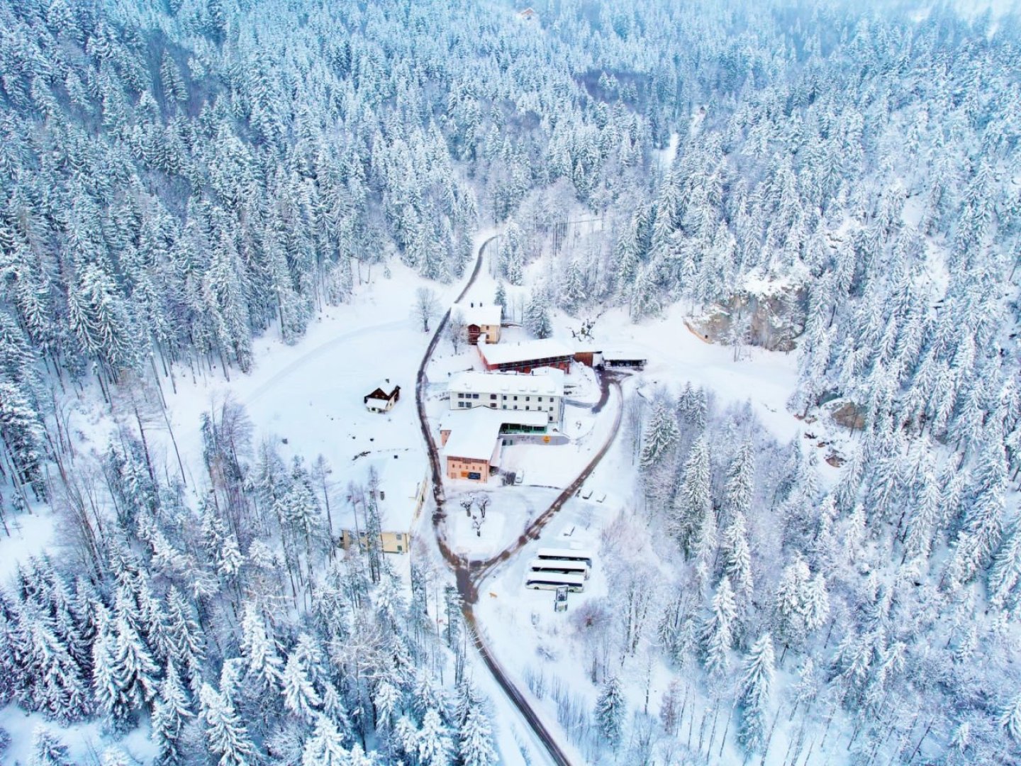 Schneeparadies trifft Frühlingserwachen: Skifahren in Altaussee I 5 Nächte